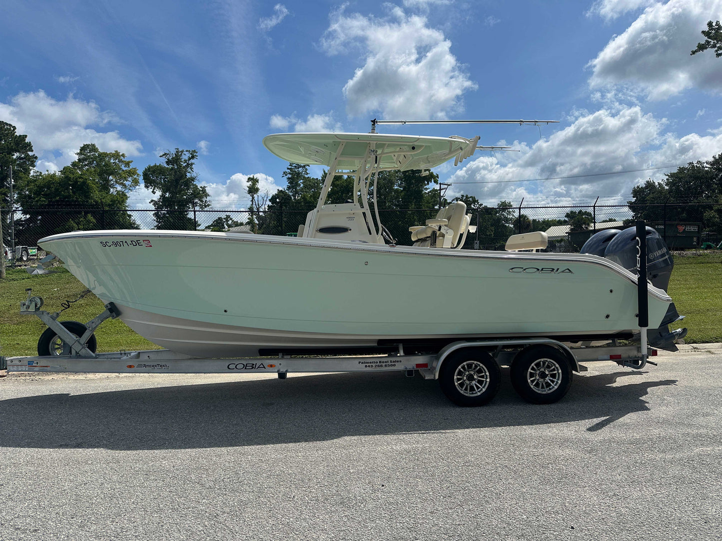 2017 Cobia 261CC