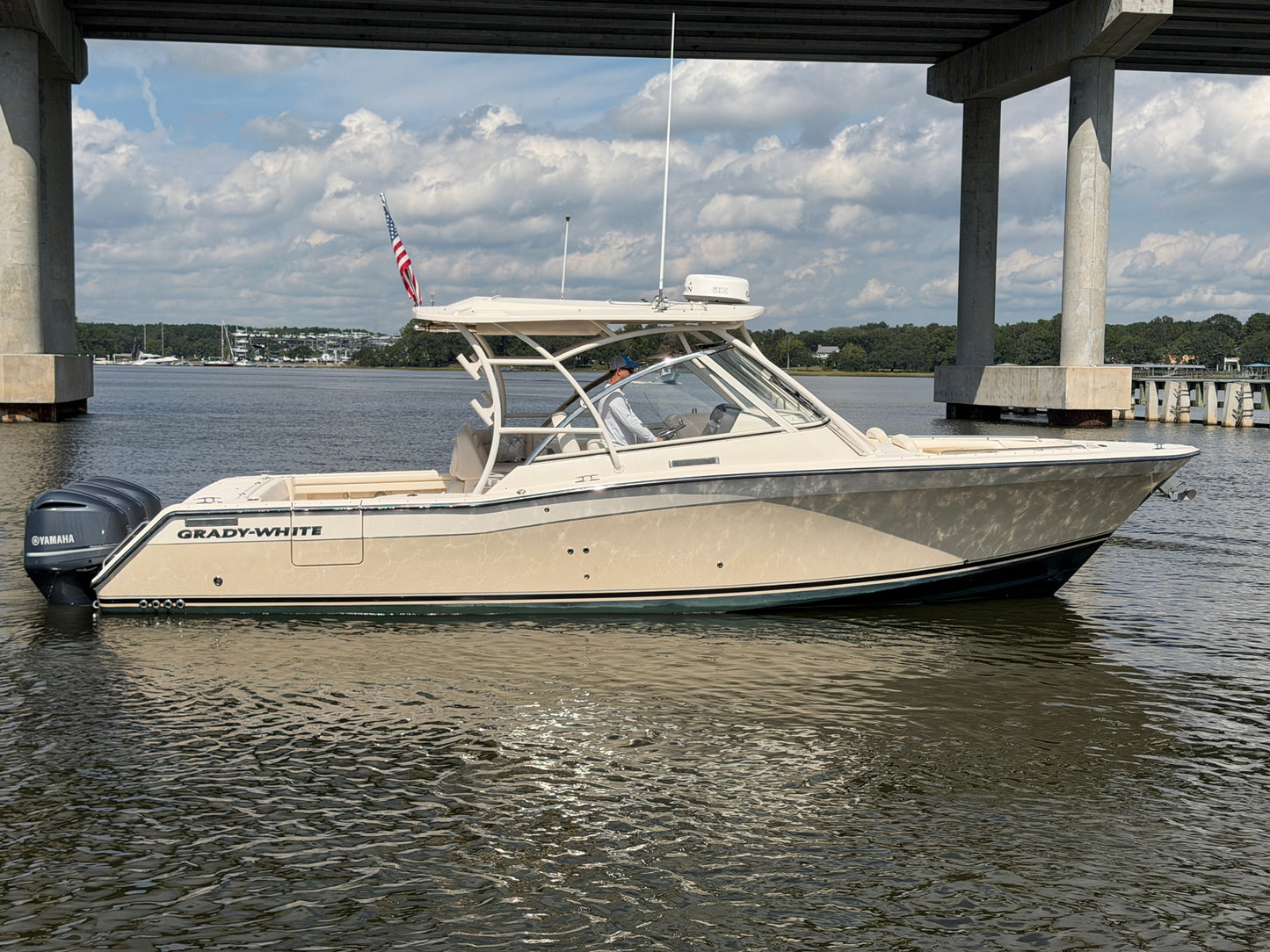 2017 Grady-White Freedom 335