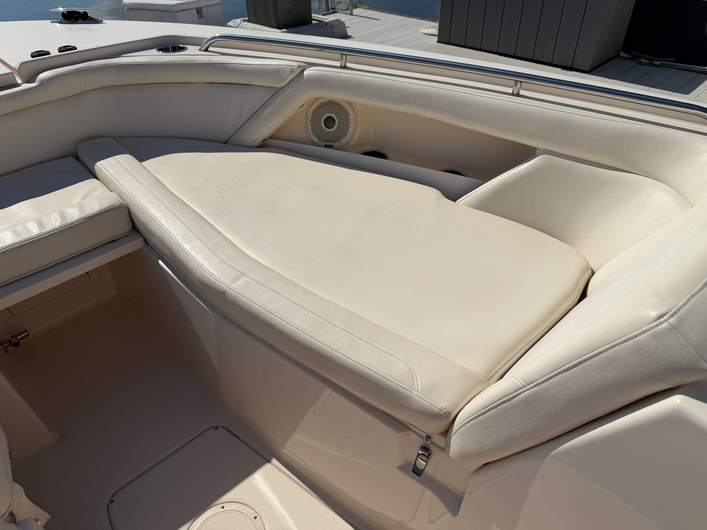 2017 Grady-White Freedom 335