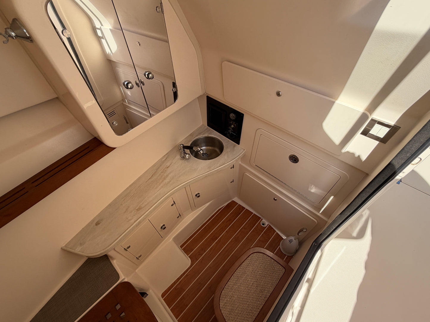 2017 Grady-White Freedom 335