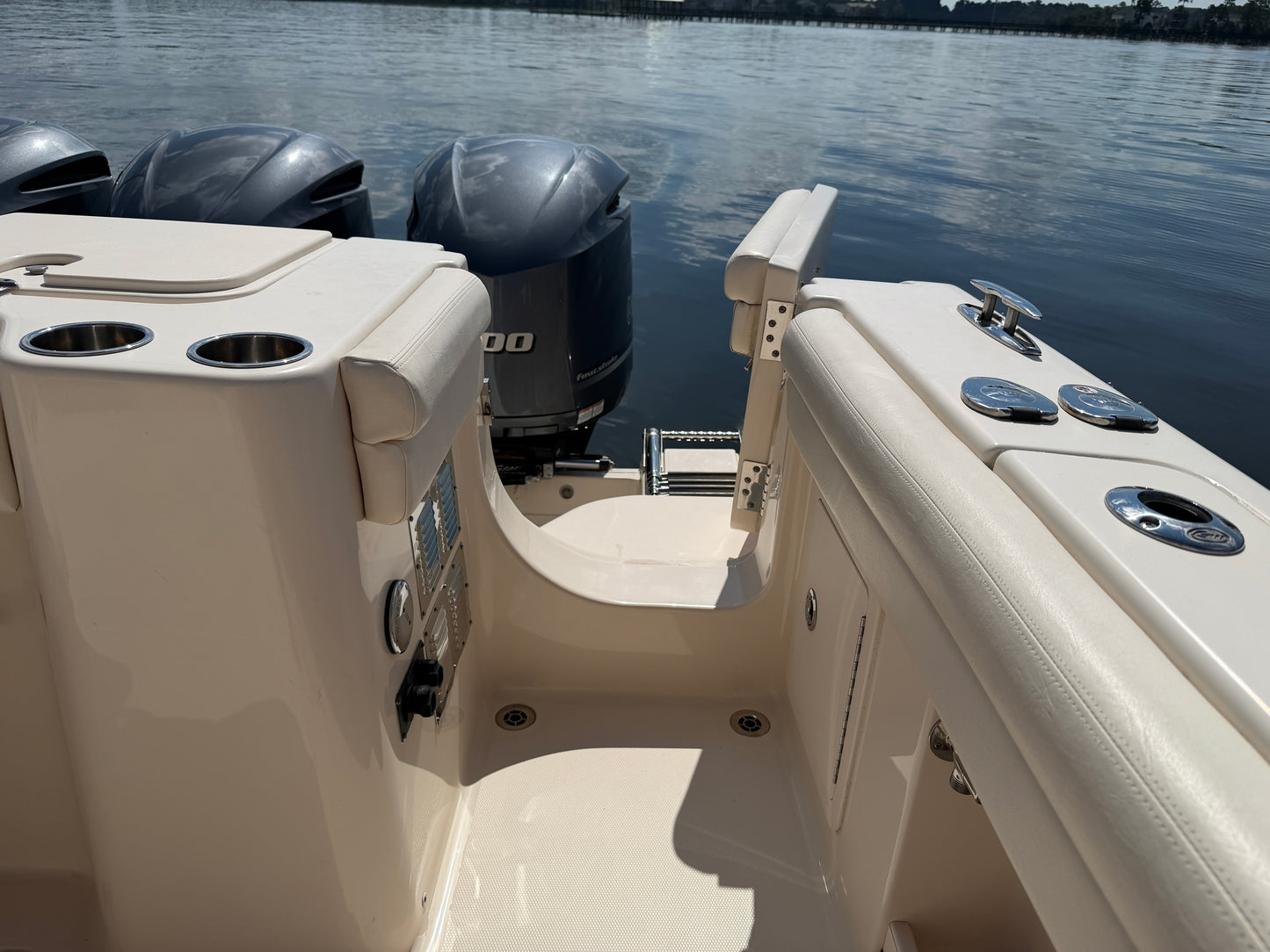 2017 Grady-White Freedom 335