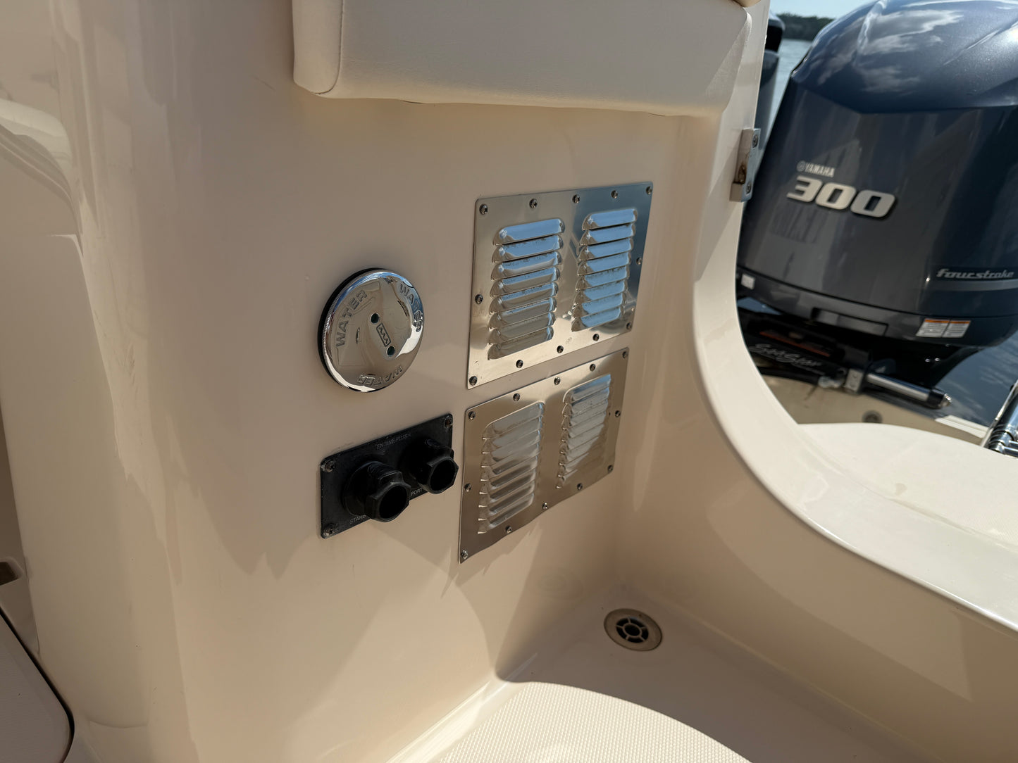 2017 Grady-White Freedom 335