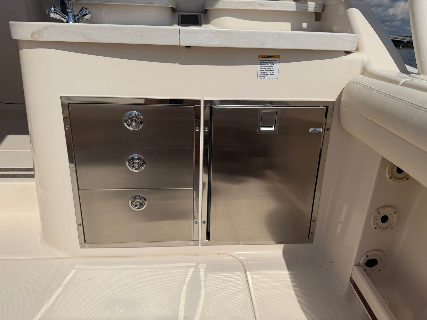2017 Grady-White Freedom 335