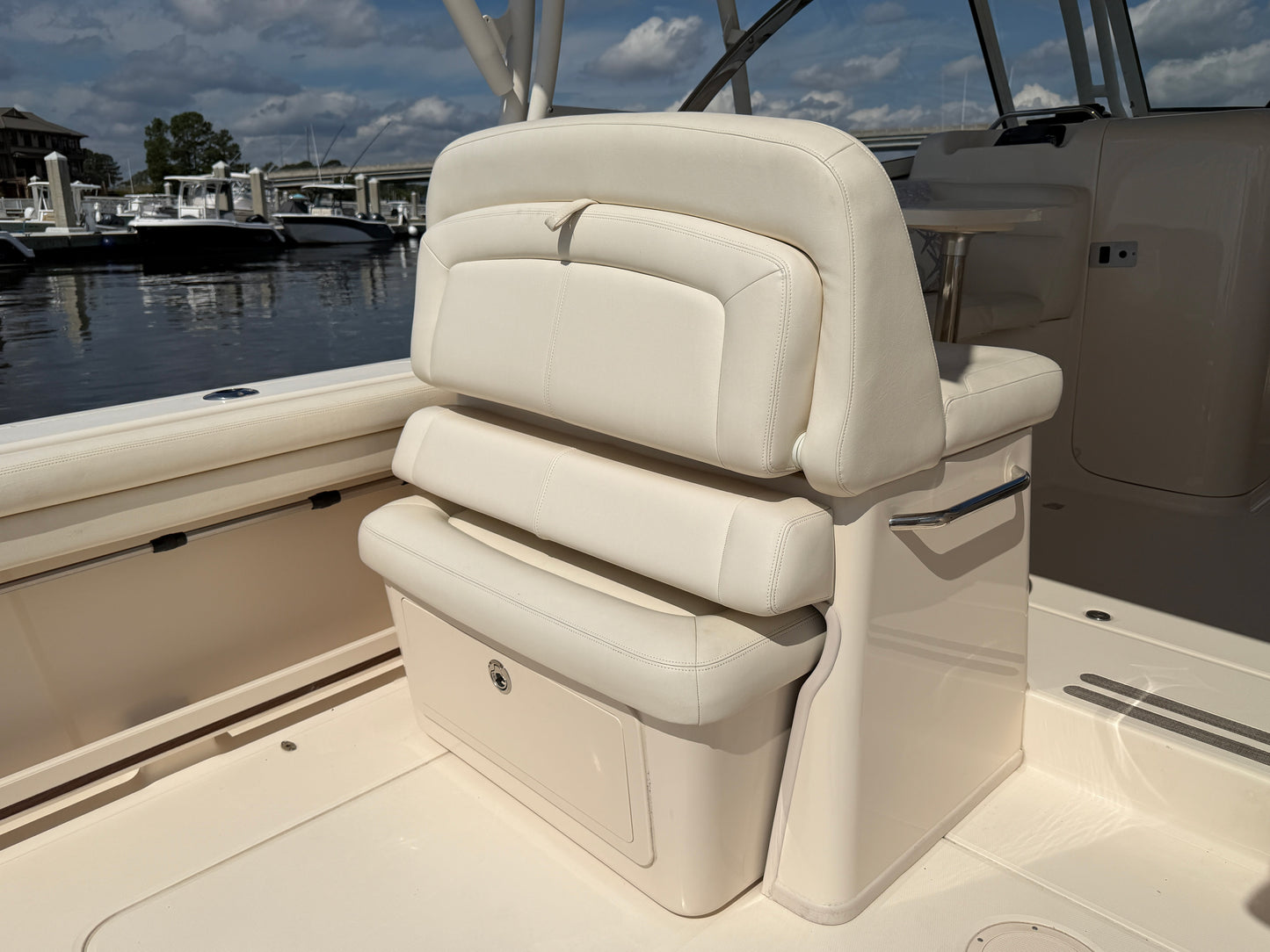 2017 Grady-White Freedom 335