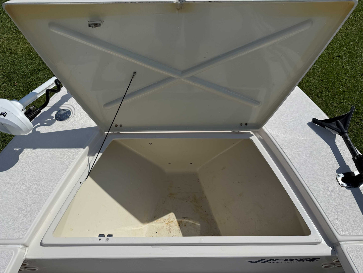 2004 Hewes 16 Redfisher