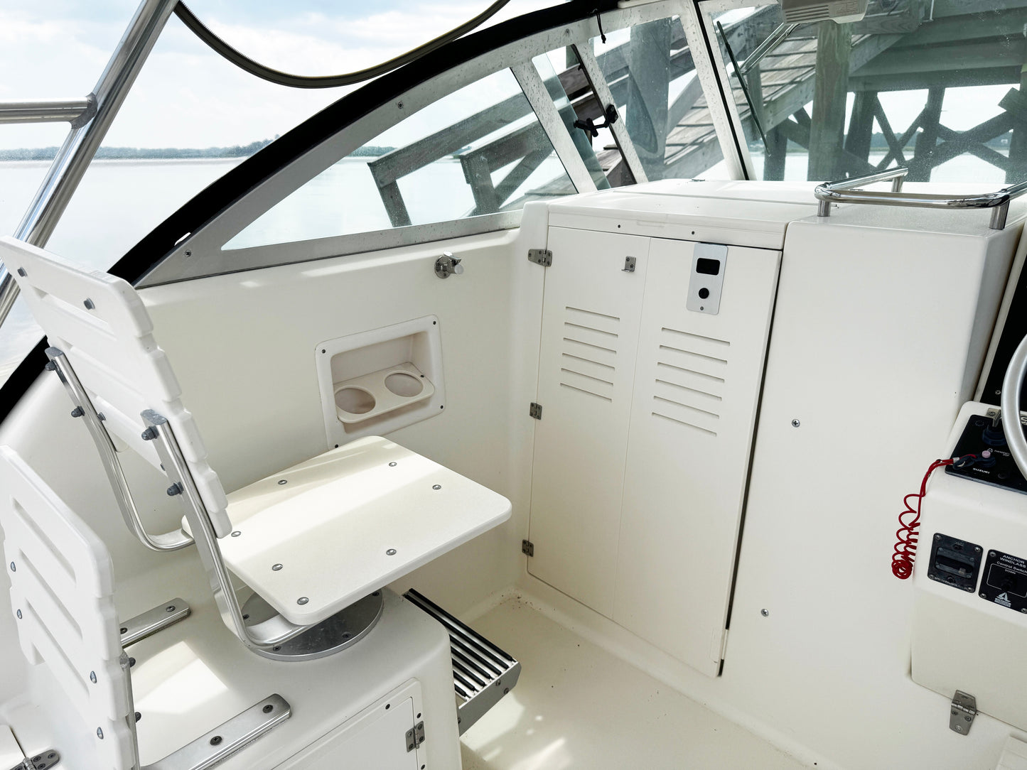2005 Pursuit 2870 Walkaround