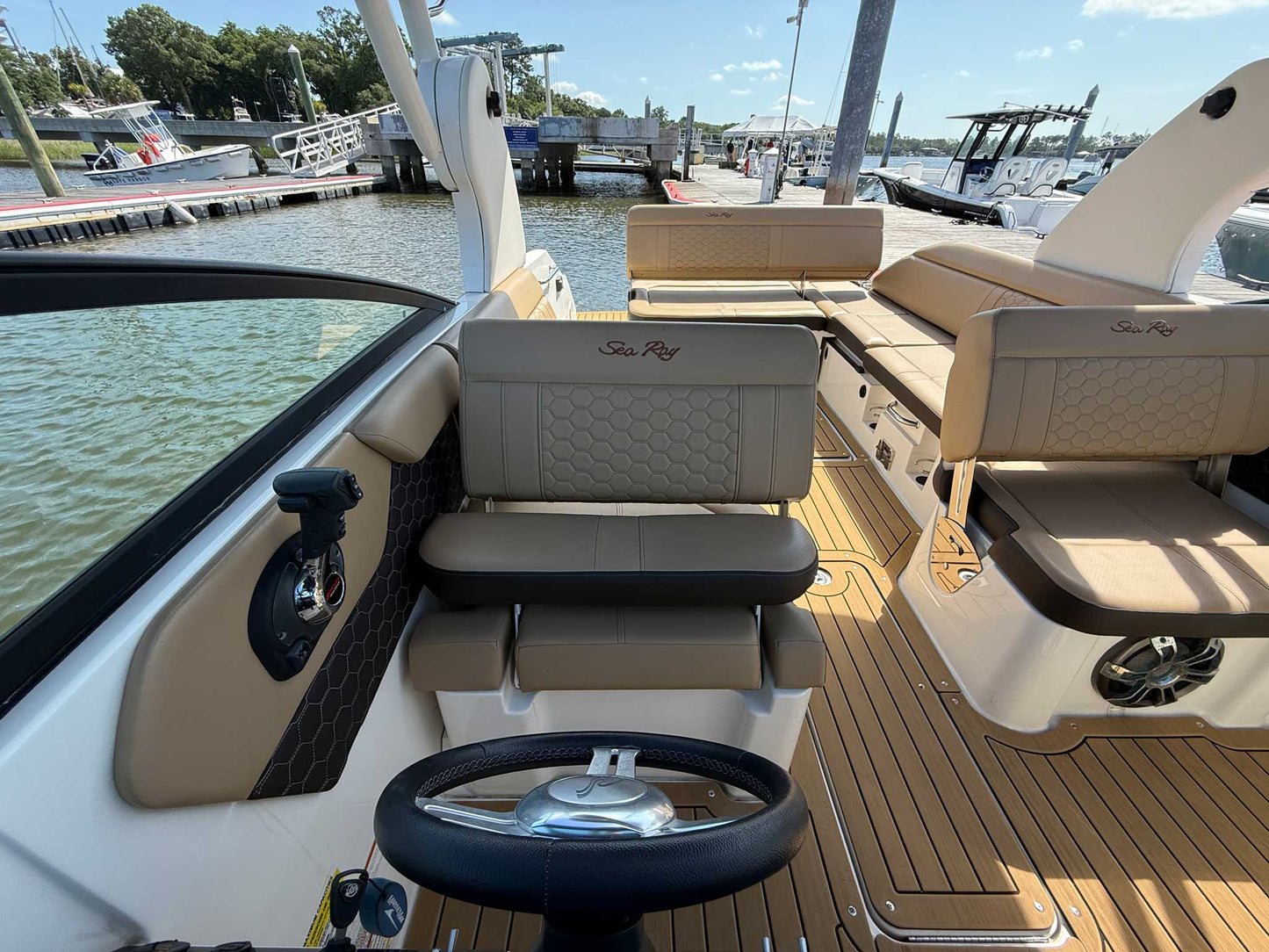 2020 Sea Ray SDX 250 OB