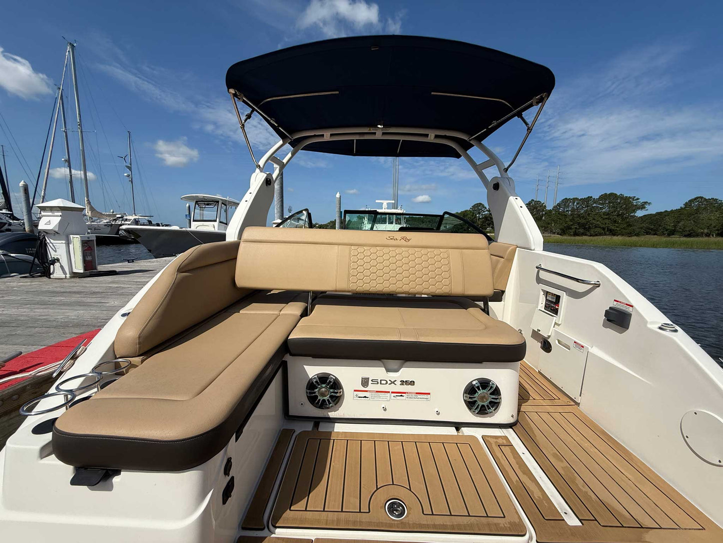 2020 Sea Ray SDX 250 OB