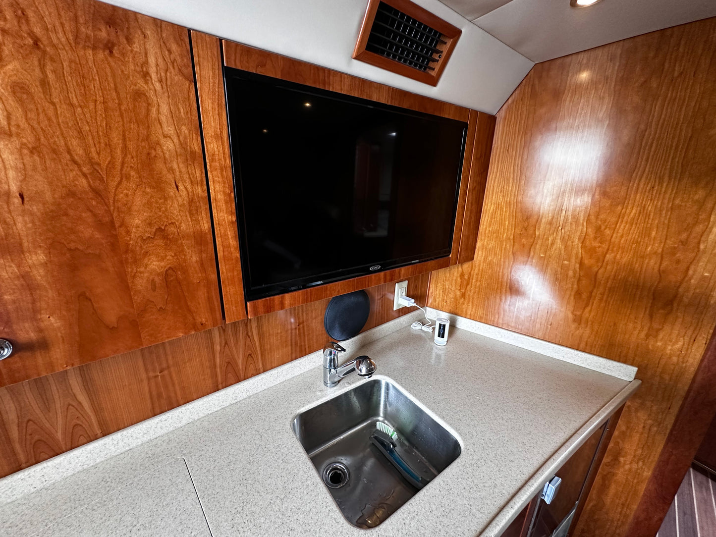 2018 Albemarle 41 Express