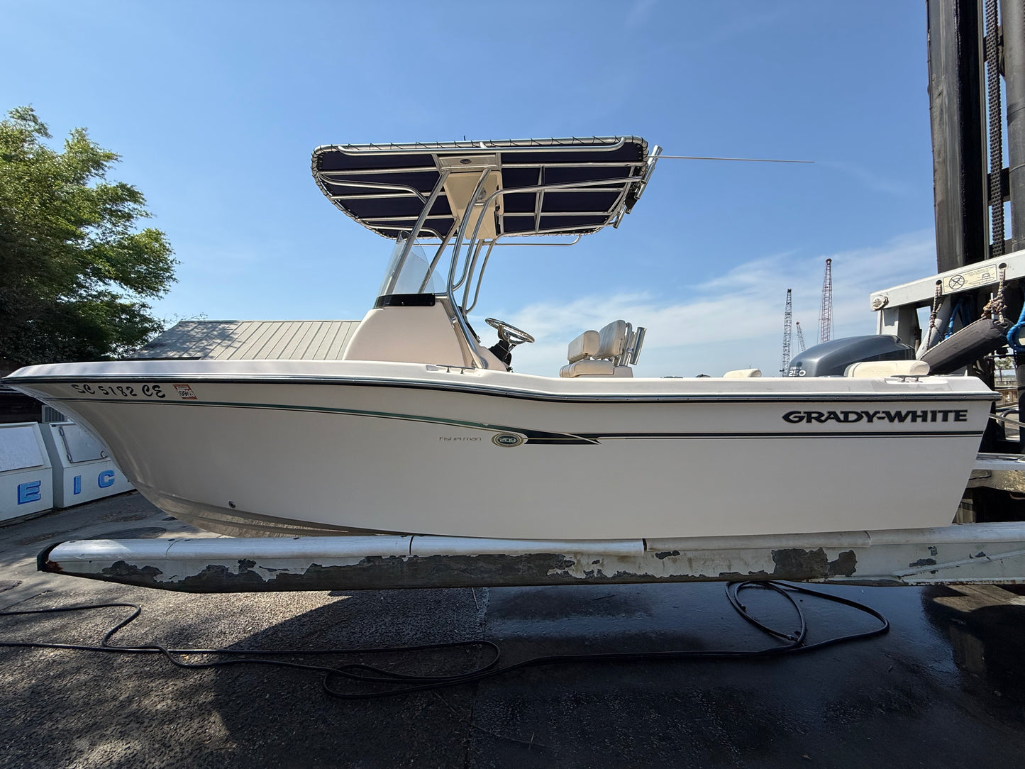 2011 Grady-White 209 Fisherman