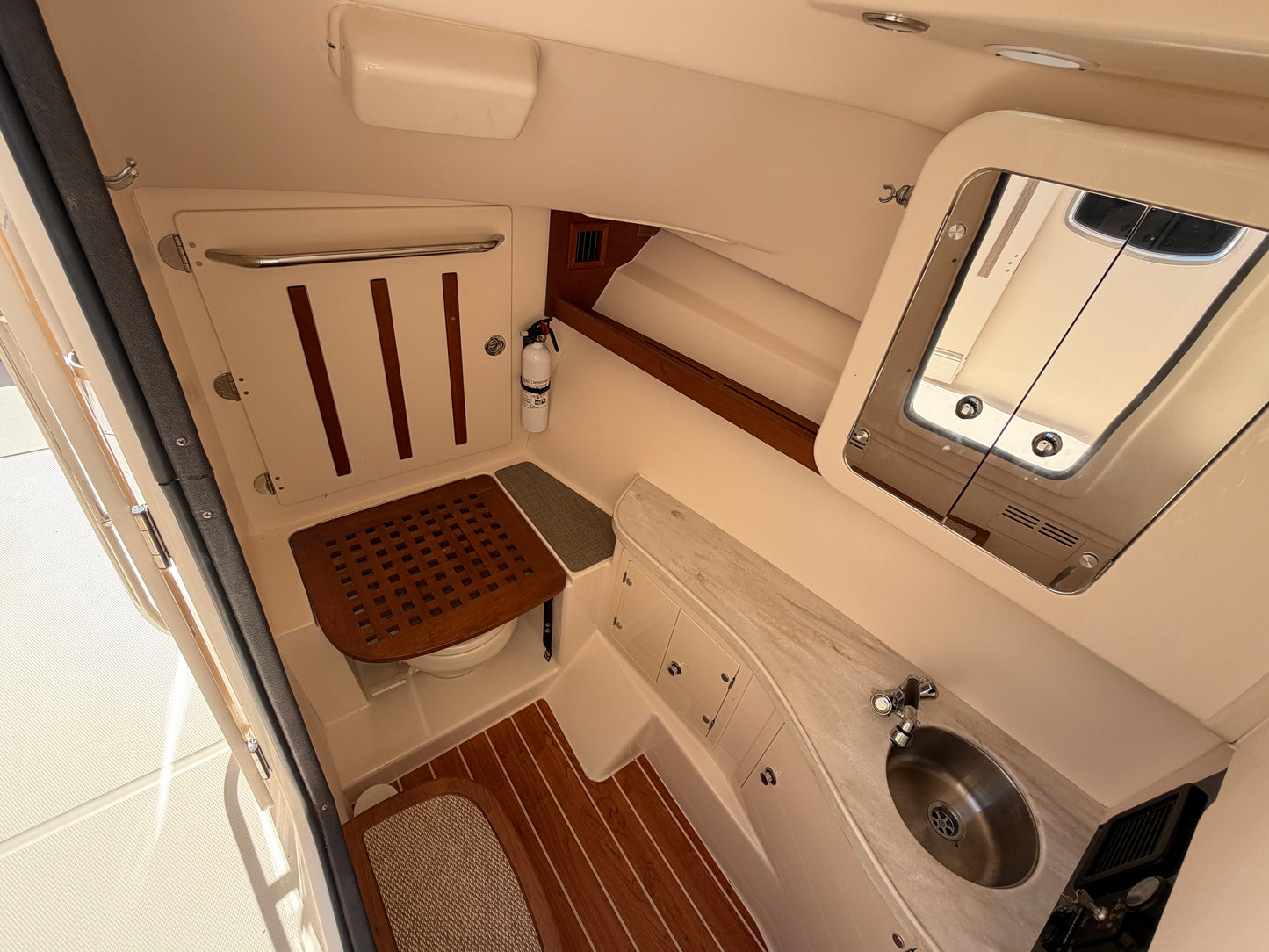2017 Grady-White Freedom 335