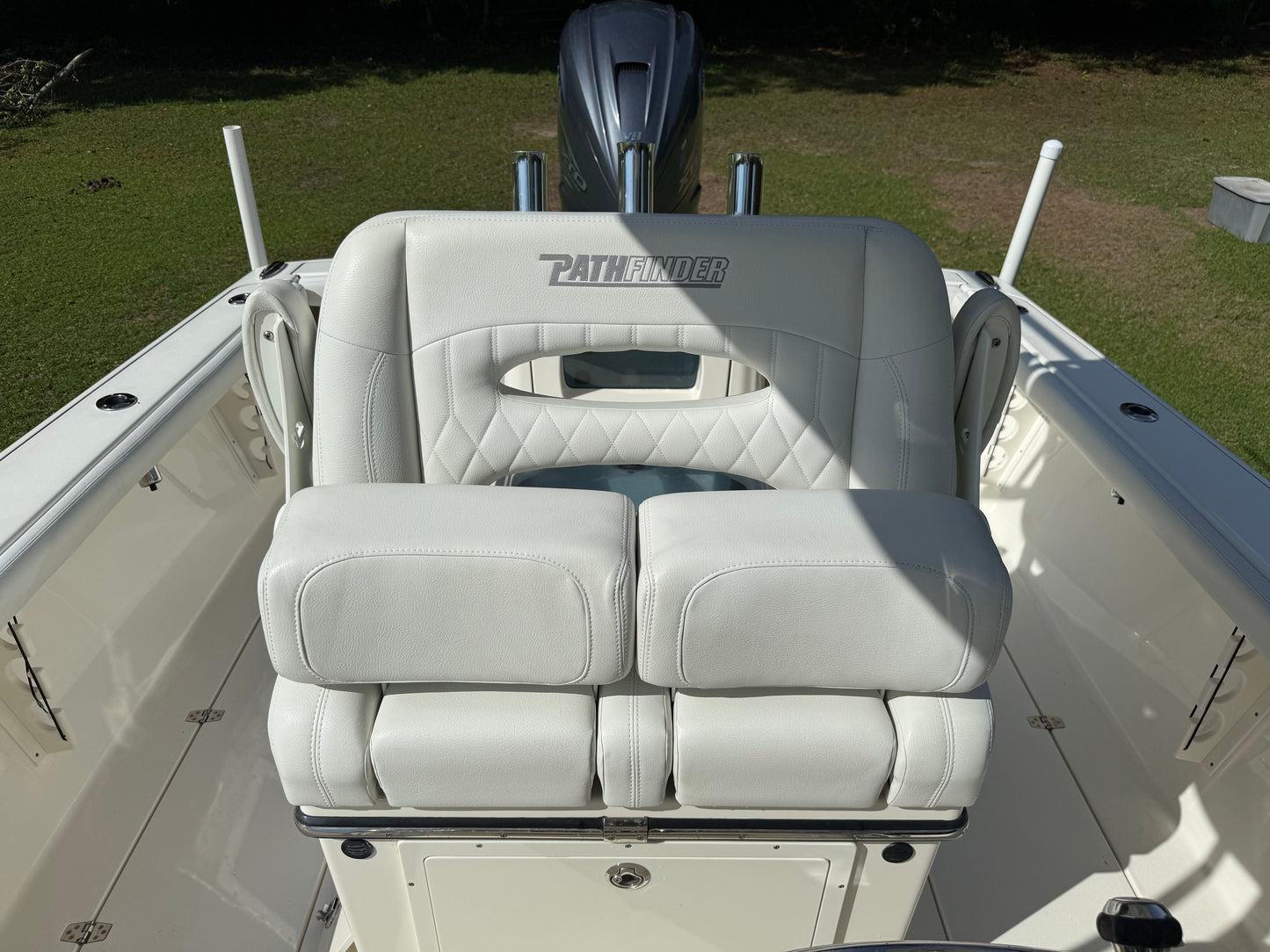 2022 Pathfinder 2700 Open