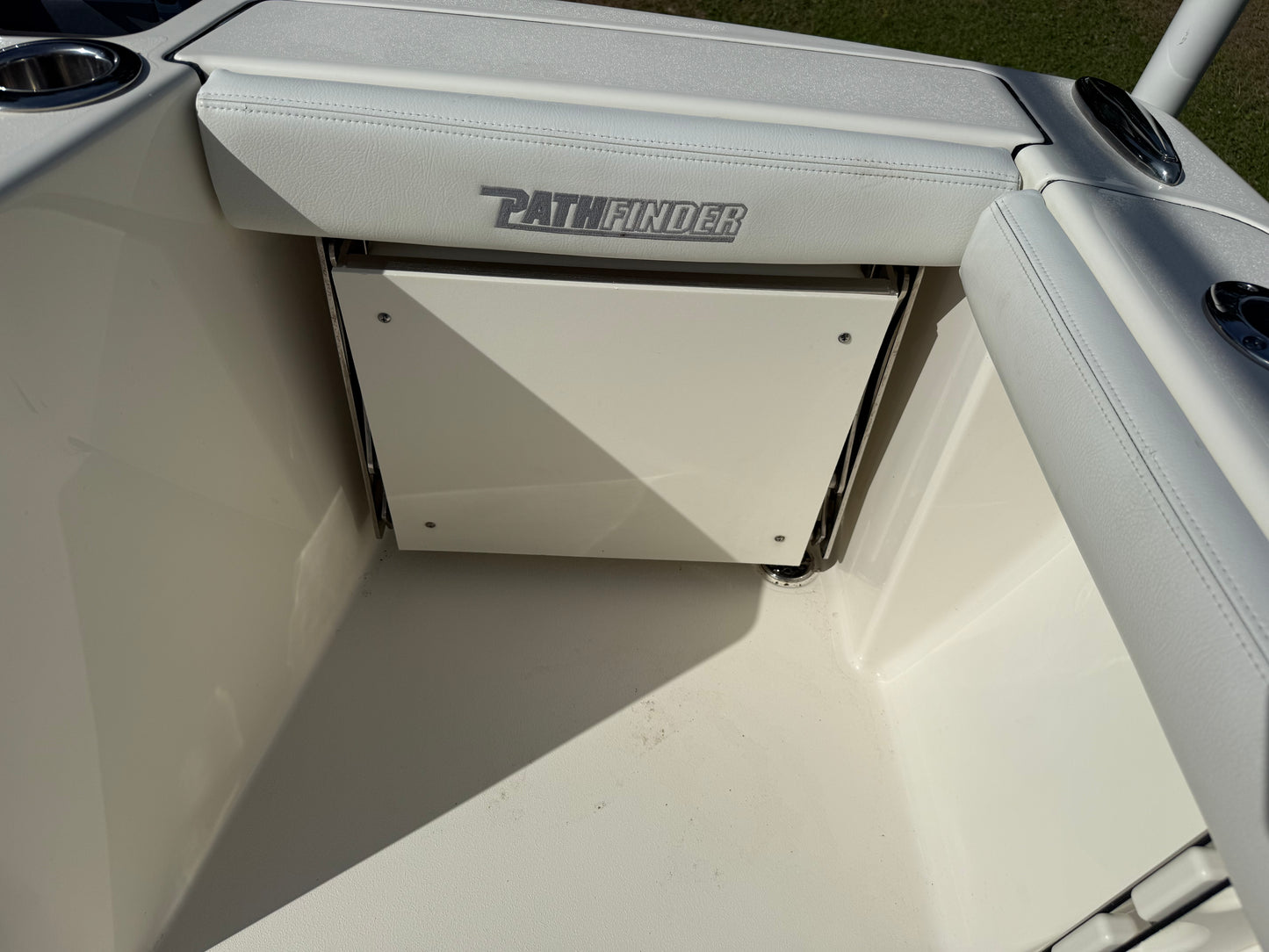 2022 Pathfinder 2700 Open