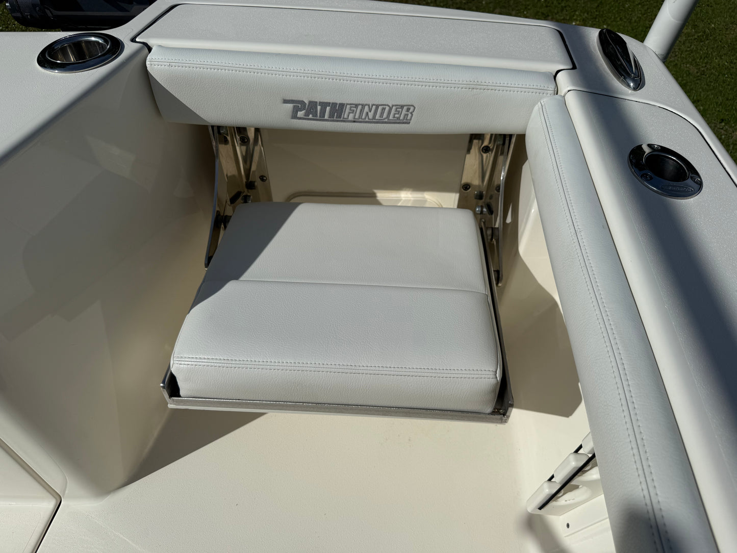 2022 Pathfinder 2700 Open