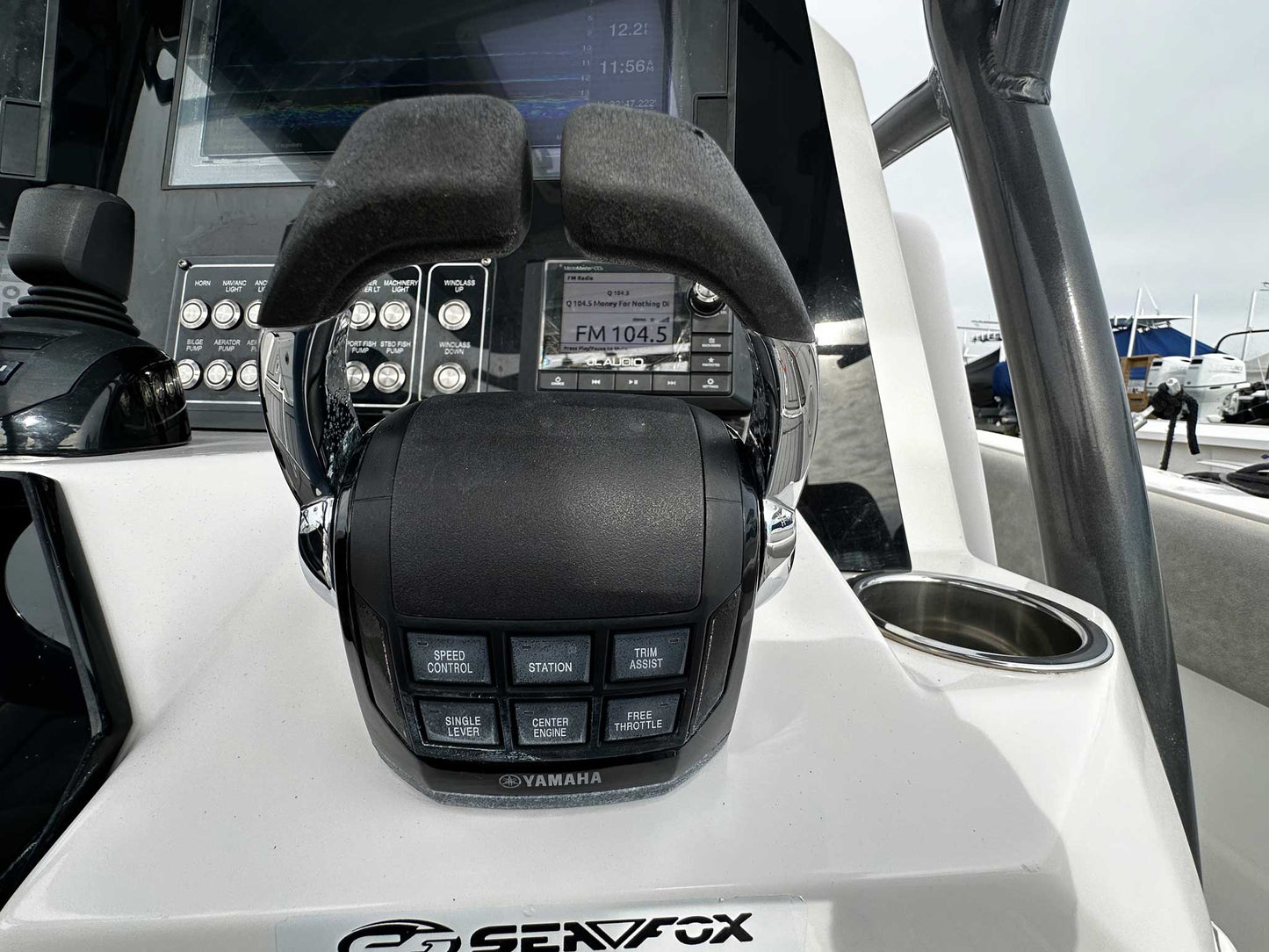 2018 Sea Fox 328 Commander