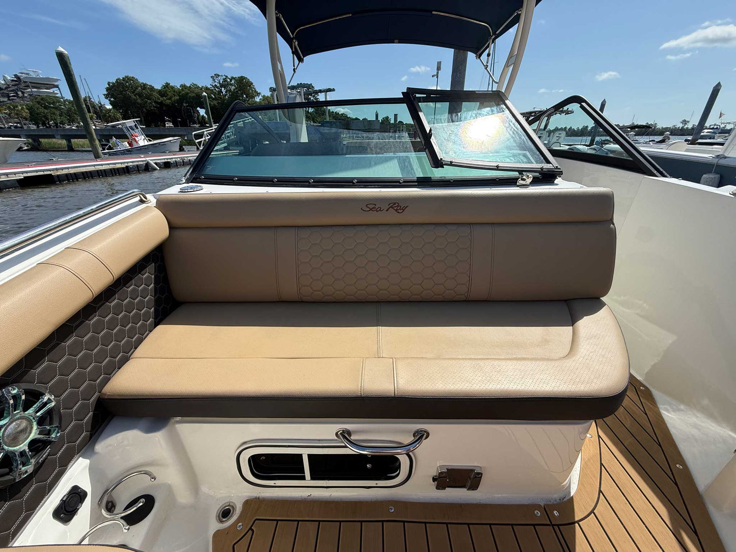2020 Sea Ray SDX 250 OB