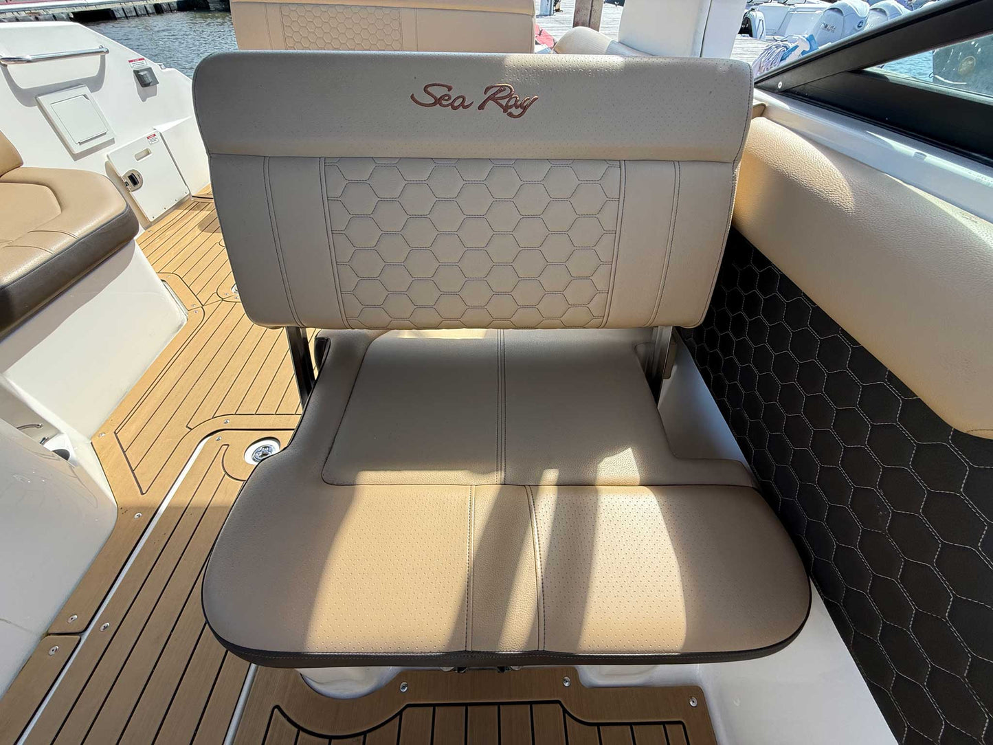 2020 Sea Ray SDX 250 OB