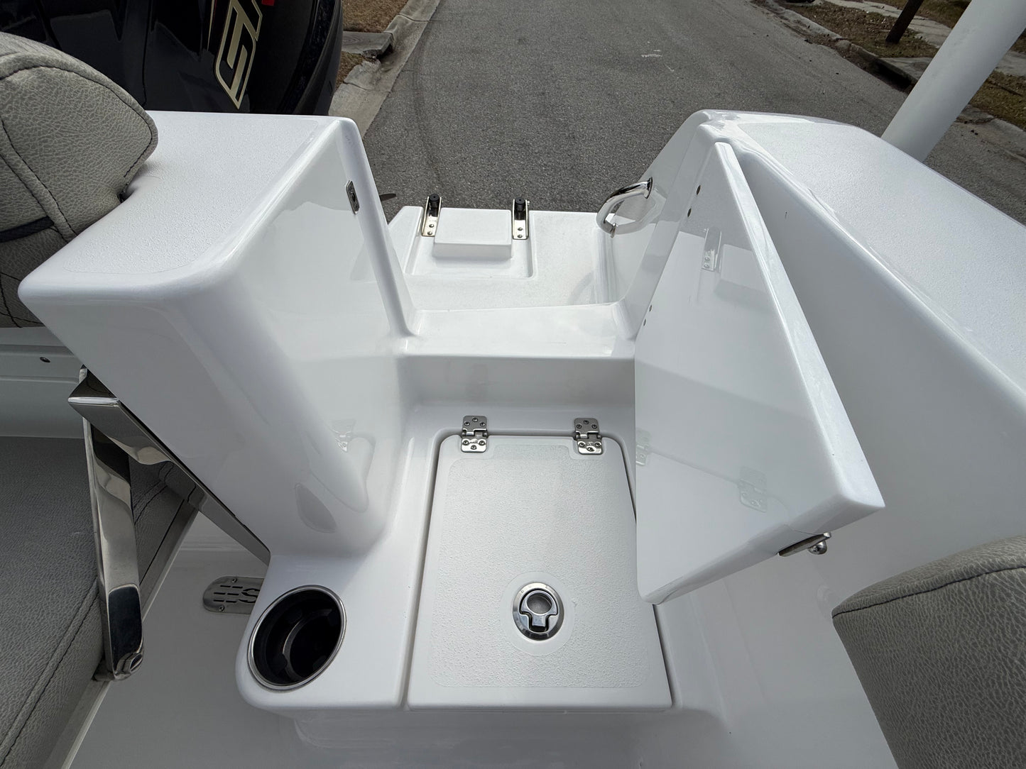 2023 Sportsman 232 Open Platinum